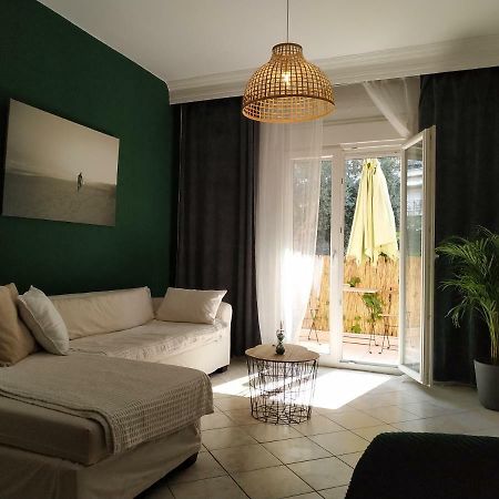 Bright Apartment Steps From The Sea Salonic Exterior foto