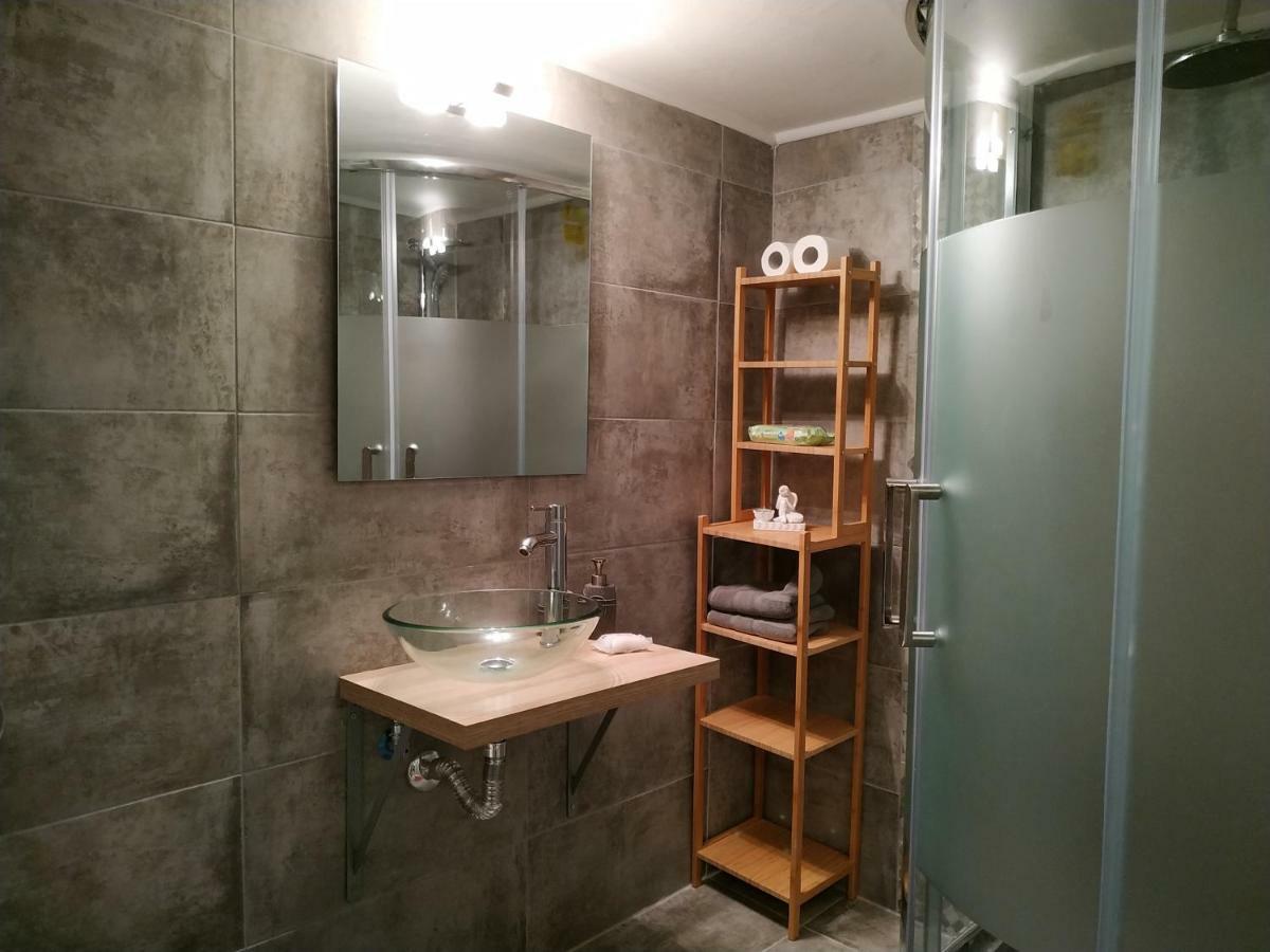 Bright Apartment Steps From The Sea Salonic Exterior foto